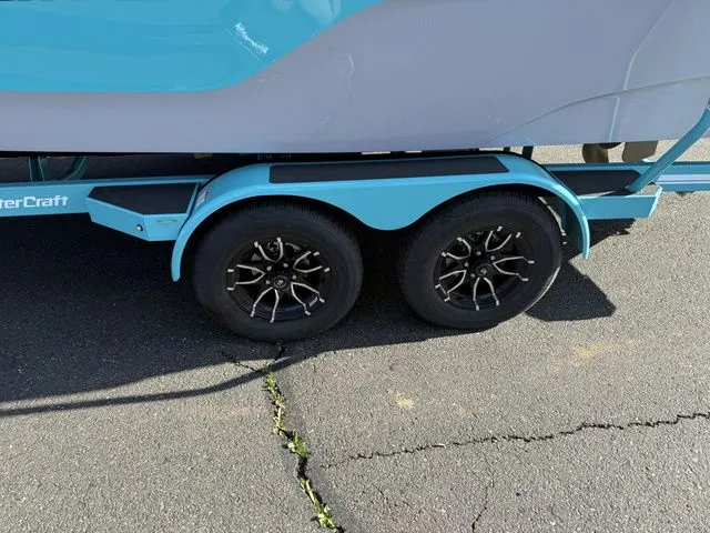 Slide: The Image of MasterCraft XT23 2026 - 12