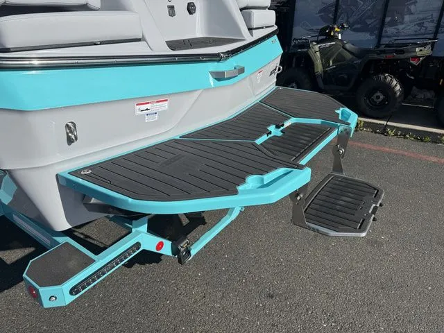 Slide: The Image of MasterCraft XT23 2026 - 15