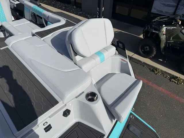 Slide: The Image of MasterCraft XT23 2026 - 16