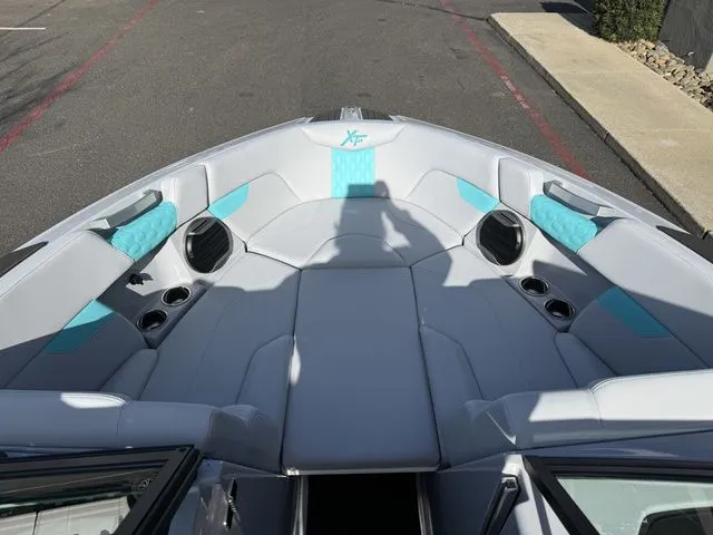 Slide: The Image of MasterCraft XT23 2026 - 30