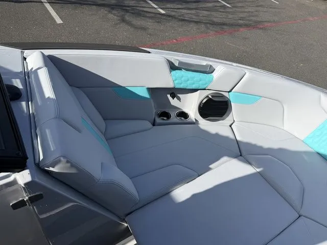 Slide: The Image of MasterCraft XT23 2026 - 31