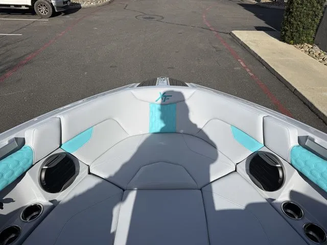 Slide: The Image of MasterCraft XT23 2026 - 32