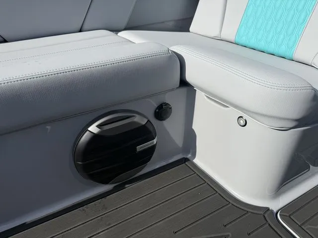 Slide: The Image of MasterCraft XT23 2026 - 38