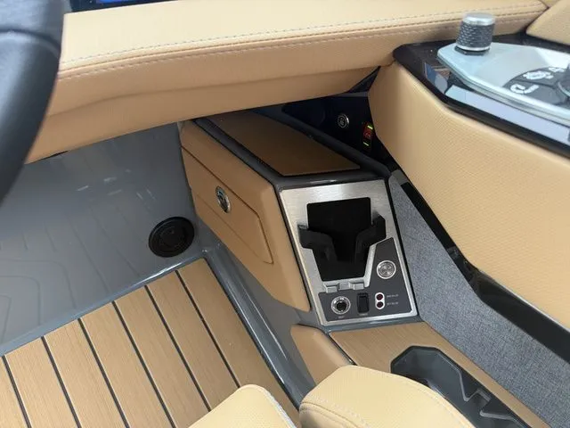 Slide: The Image of MasterCraft X24 2026 - 30