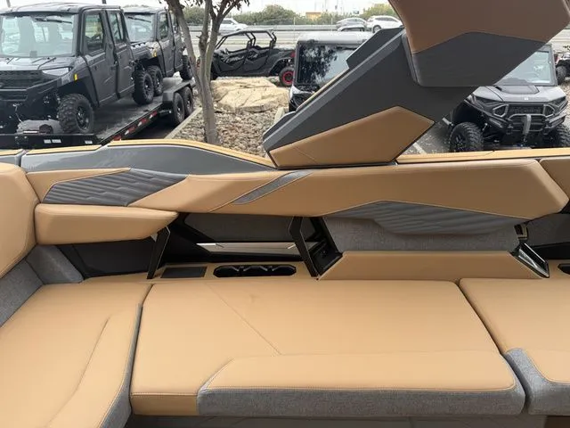 Slide: The Image of MasterCraft X24 2026 - 48