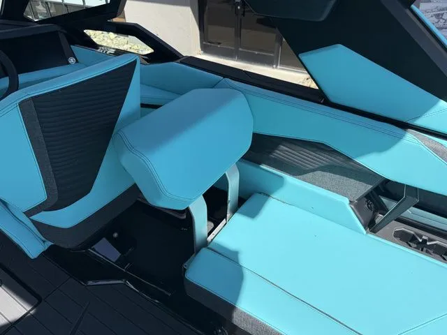 Slide: The Image of MasterCraft X24 2026 - 34