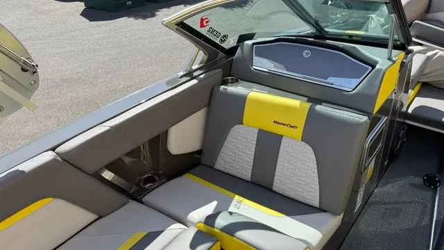 Slide: The Image of MasterCraft X22 2019 - 13