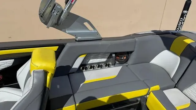 Slide: The Image of MasterCraft X22 2019 - 16