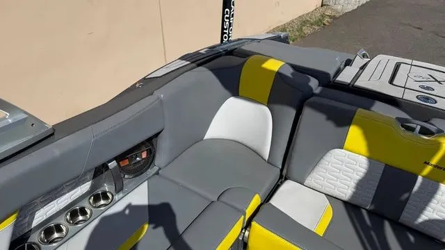 Slide: The Image of MasterCraft X22 2019 - 17