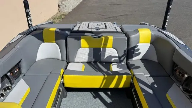 Slide: The Image of MasterCraft X22 2019 - 18