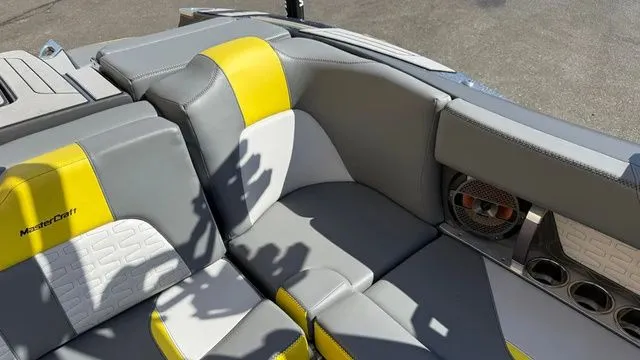 Slide: The Image of MasterCraft X22 2019 - 19