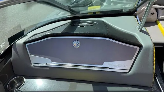 Slide: The Image of MasterCraft X22 2019 - 22