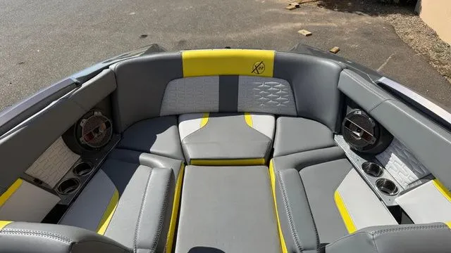 Slide: The Image of MasterCraft X22 2019 - 23