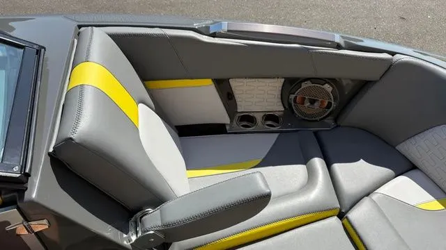 Slide: The Image of MasterCraft X22 2019 - 24