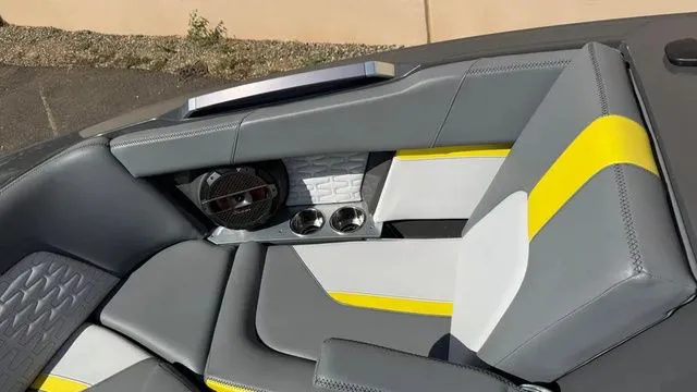 Slide: The Image of MasterCraft X22 2019 - 26