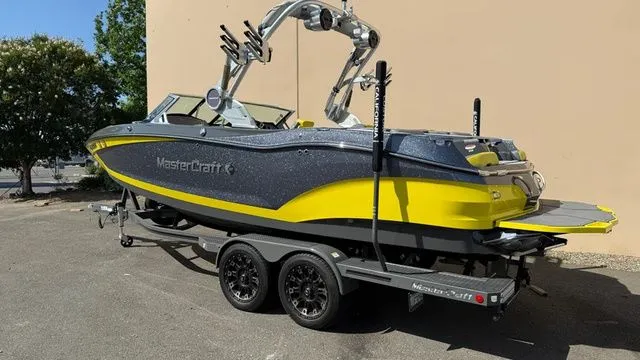 Slide: The Image of MasterCraft X22 2019 - 3