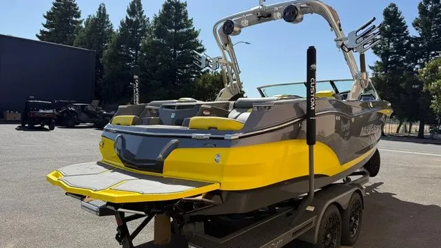 Slide: The Image of MasterCraft X22 2019 - 6