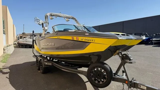 Slide: The Image of MasterCraft X22 2019 - 7