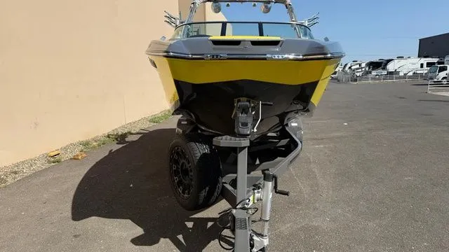 Slide: The Image of MasterCraft X22 2019 - 8