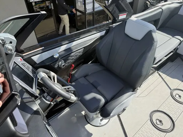 Slide: The Image of MasterCraft X24 2024 - 14