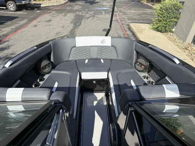 Slide: The Image of MasterCraft X24 2024 - 25