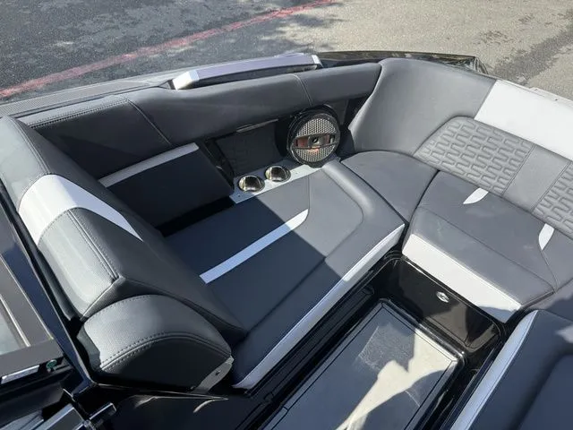 Slide: The Image of MasterCraft X24 2024 - 26