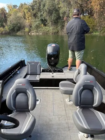 Slide: The Image of Alumacraft Competitor 185X SP FSX 2025 - 10