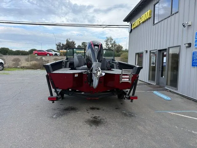 Slide: The Image of Alumacraft Competitor 185X SP FSX 2025 - 12