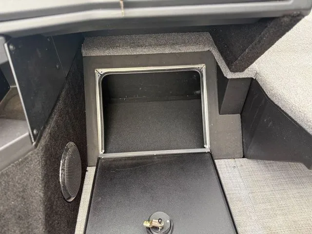 Slide: The Image of Alumacraft Competitor 185X SP FSX 2025 - 26