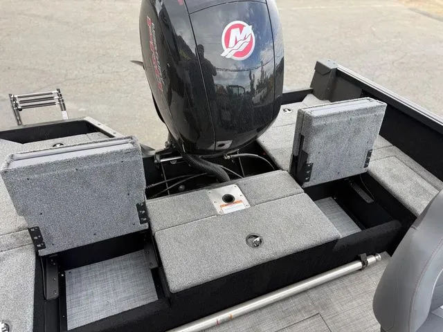 Slide: The Image of Alumacraft Competitor 185X SP FSX 2025 - 29