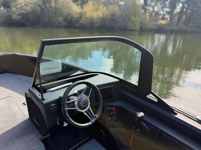 Slide: The Image of Alumacraft Competitor 185X SP FSX 2025 - 3