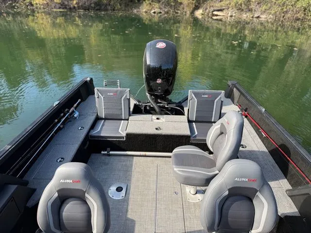 Slide: The Image of Alumacraft Competitor 185X SP FSX 2025 - 7