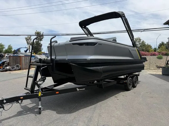 Slide: The Image of Manitou EXPLORE 22 MAX SWITCHBACK 2025 - 3