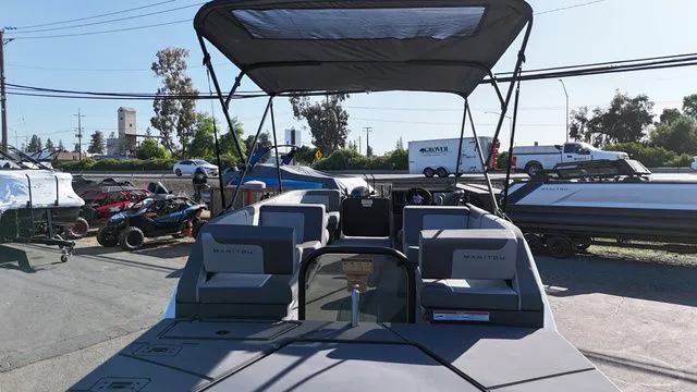 Slide: The Image of Manitou Cruise 20 Max Bench 2025 - 13