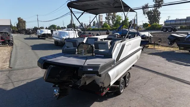 Slide: The Image of Manitou Cruise 20 Max Bench 2025 - 7