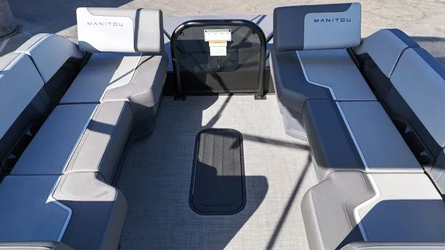 Slide: The Image of Manitou Cruise 20 Max Bench 2025 - 9