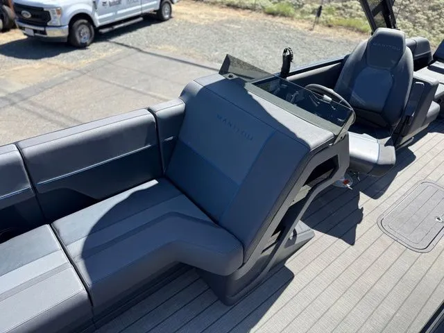 Slide: The Image of Manitou Explore 24 Max Switchback Dual Engine 2025 - 11