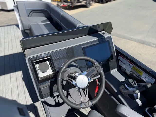 Slide: The Image of Manitou Explore 24 Max Switchback Dual Engine 2025 - 12