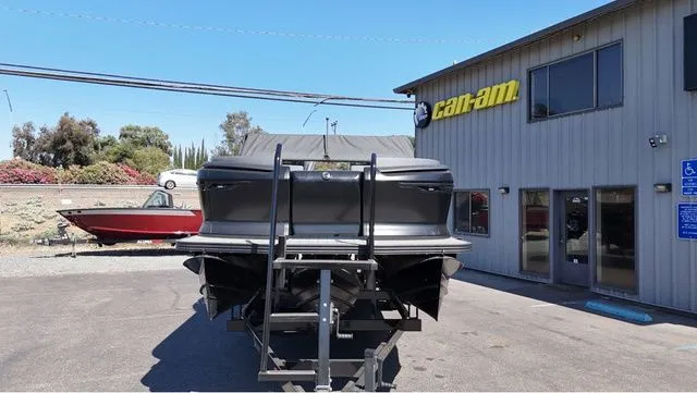 Slide: The Image of Manitou Explore 24 Max Switchback Dual Engine 2025 - 11