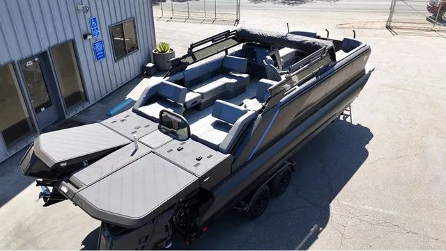 Slide: The Image of Manitou Explore 24 Max Switchback Dual Engine 2025 - 5