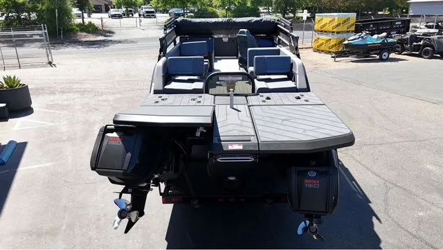 Slide: The Image of Manitou Explore 24 Max Switchback Dual Engine 2025 - 7