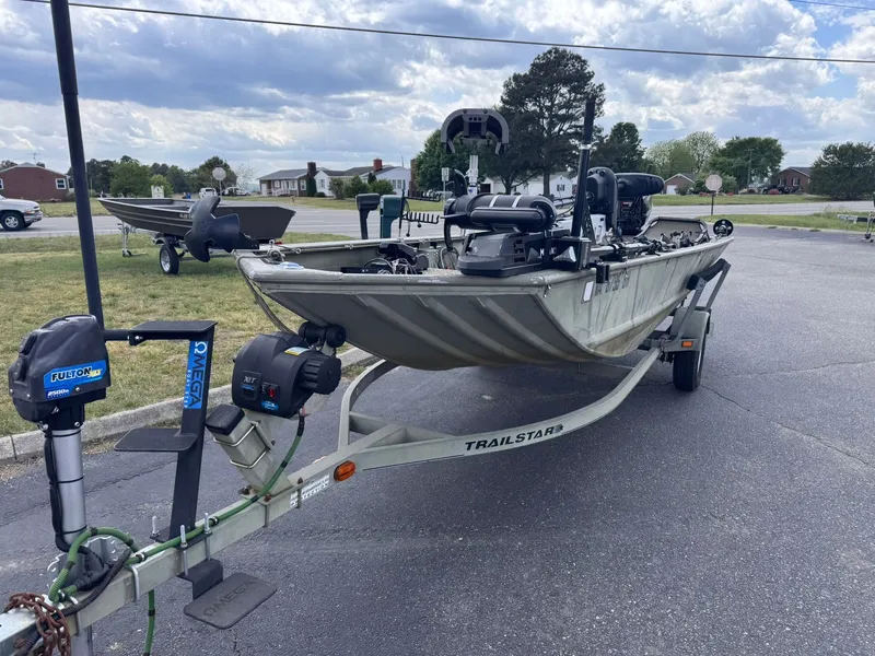 The Image of 2007 Tracker Grizzly 1754 boat parked on trailer outdoors. - 0