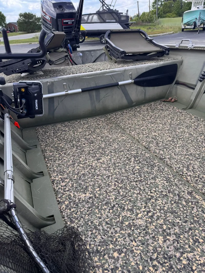 Slide: The Image of Interior view of a 2007 Tracker Grizzly 1754 boat. - 2