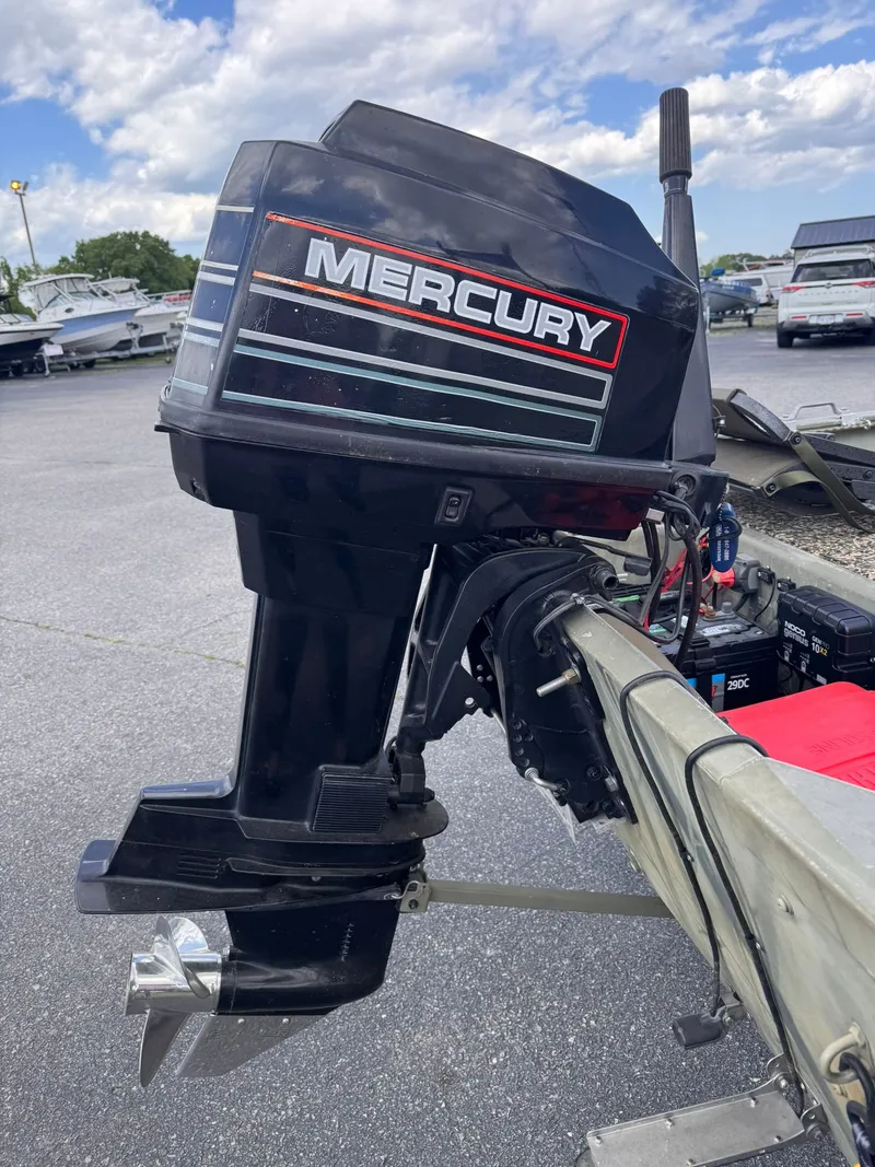 Slide: The Image of 2007 Tracker Grizzly 1754 with Mercury outboard motor. - 6