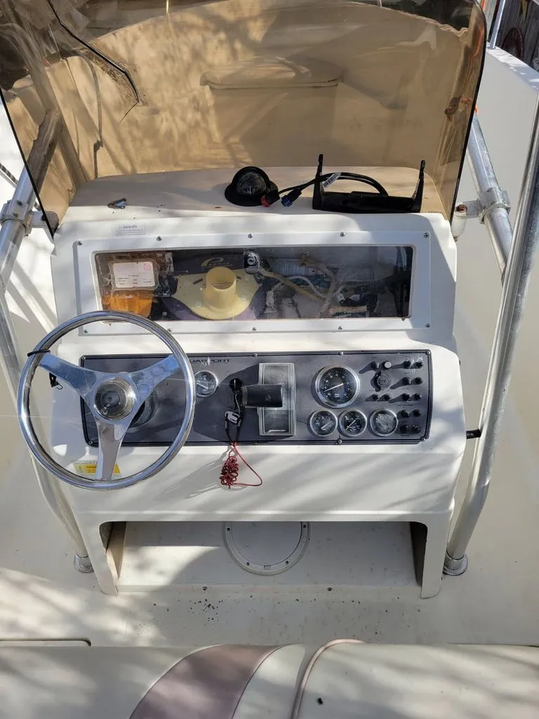 Slide: The Image of Aquasport 2200 Center Console 2000 - 5