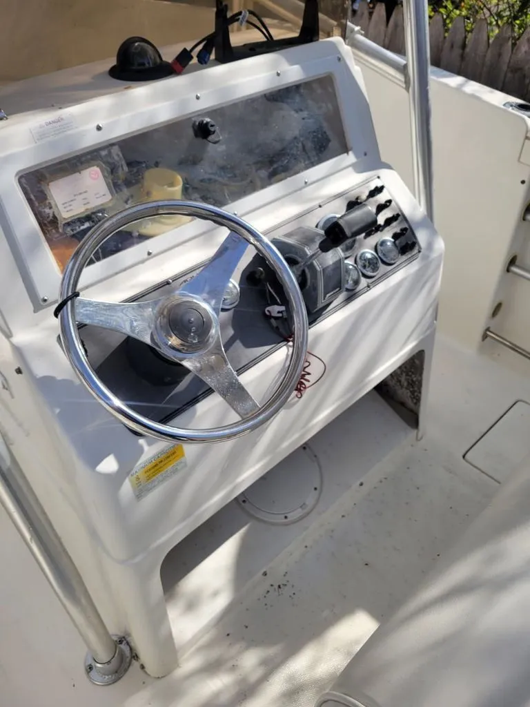Slide: The Image of Aquasport 2200 Center Console 2000 - 7