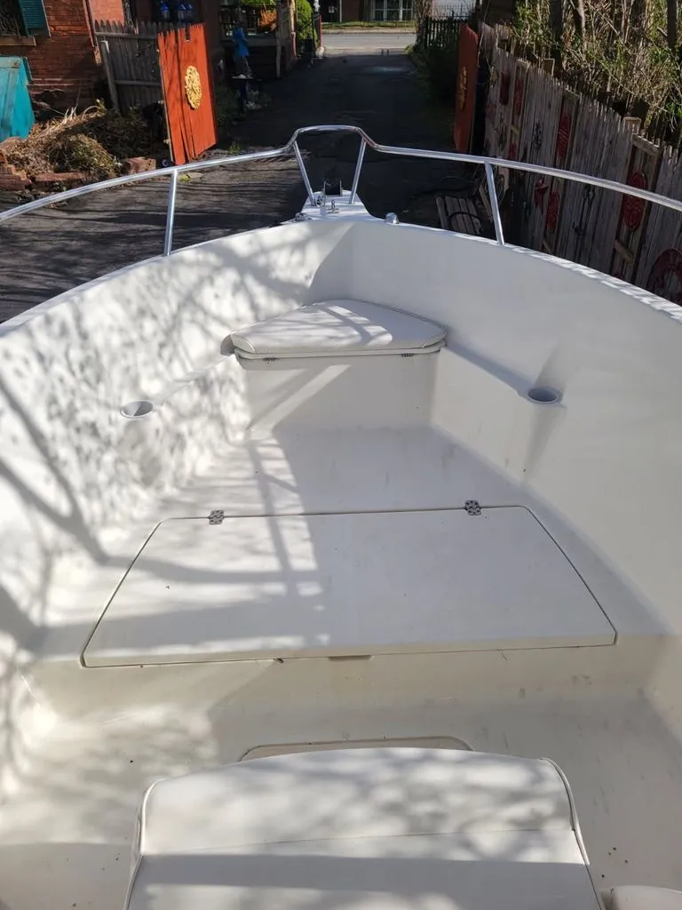 Slide: The Image of Aquasport 22 Center Console 2000 - 10