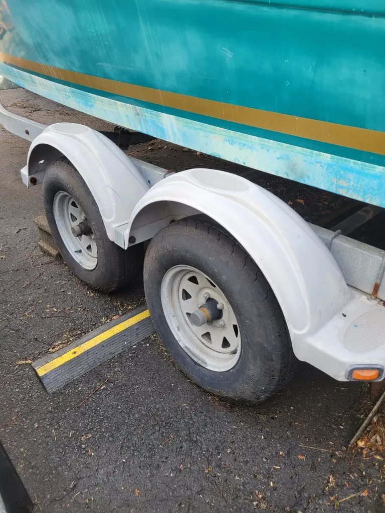 Slide: The Image of Aquasport 22 Center Console 2000 - 18