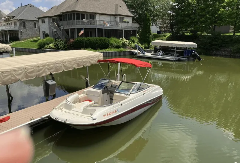 The Image of Caravelle 218 Deck Boat 2005 - 0