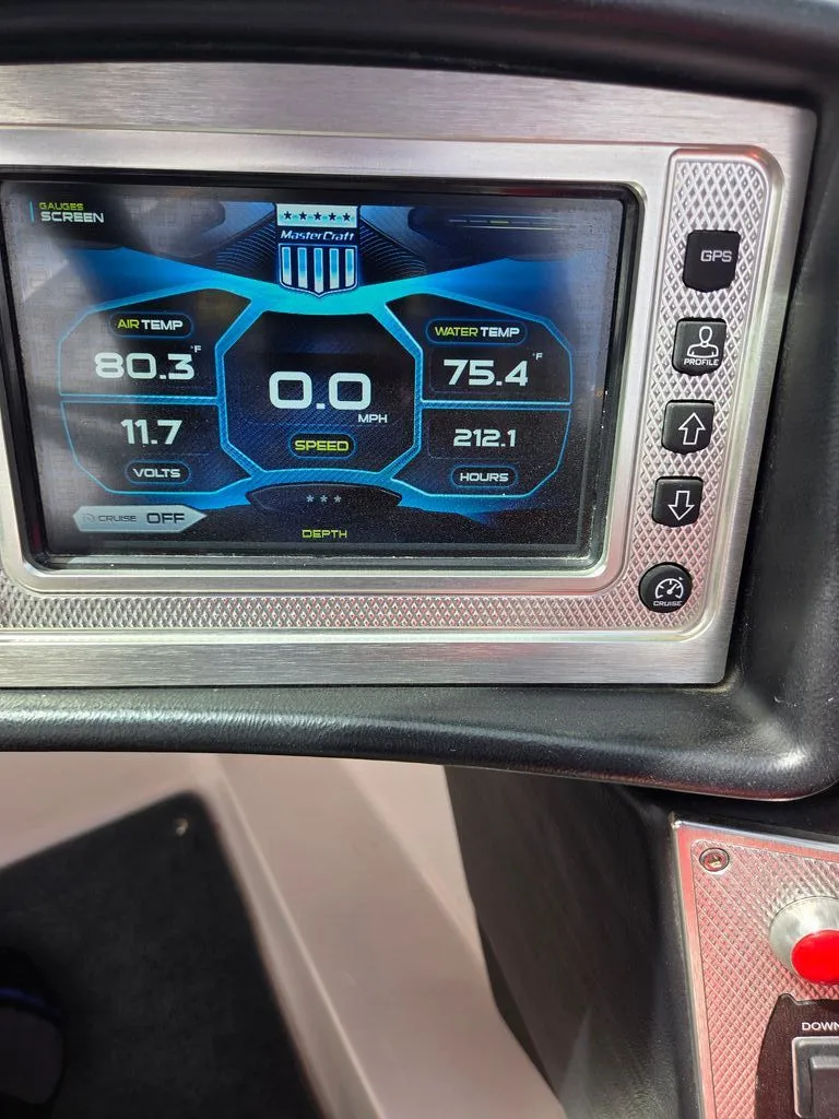 Slide: The Image of MasterCraft X46 2015 - 12